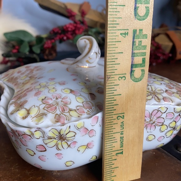 . Vintage Floral Lidded Dish - Mara Trinket, Candy Dish with Lid - Picture 10 of 10